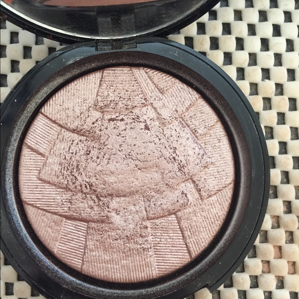 Anastasia Beverly Hills highlighter
